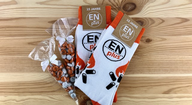 https://depi-prd.s3.amazonaws.com/filer_public_thumbnails/filer_public/9e/79/9e79931d-d769-49fc-bf41-3071a329a94d/depi_socken_schokolinsen_enplus.jpg__640x350_q90_crop-smart_subsampling-2.jpg