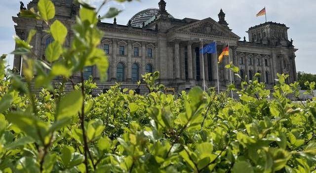 https://depi-prd.s3.amazonaws.com/filer_public_thumbnails/filer_public/c4/1a/c41a820b-9e4a-4c72-b723-bb34ace12c83/depi_reichstag_gesamt.jpg__640x350_q90_crop-smart_subsampling-2.jpg
