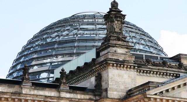 https://depi-prd.s3.amazonaws.com/filer_public_thumbnails/filer_public/e5/85/e585a778-07d9-4224-b9c7-13aee8a7dc66/pixabay_bundestag3.jpg__640x350_q90_crop-smart_subsampling-2.jpg